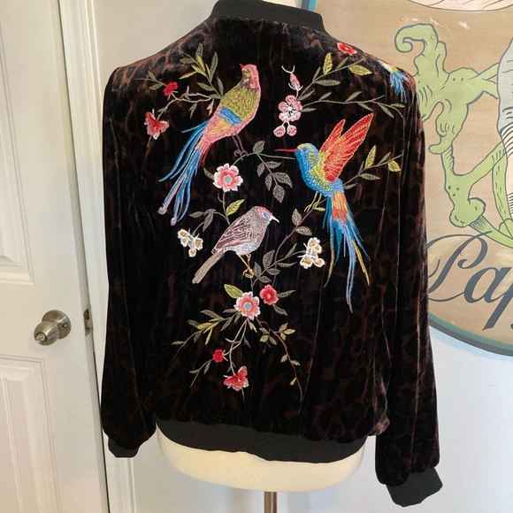 Johnny Was Jackets & Blazers - Johnny Was Zwazo leopard velvet jacket